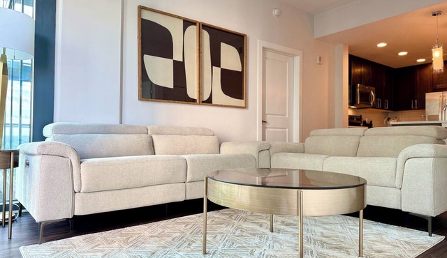 Chic & Modern 2BR Apartment in the Heart of Buckhead – Walk to Dining & Shops!