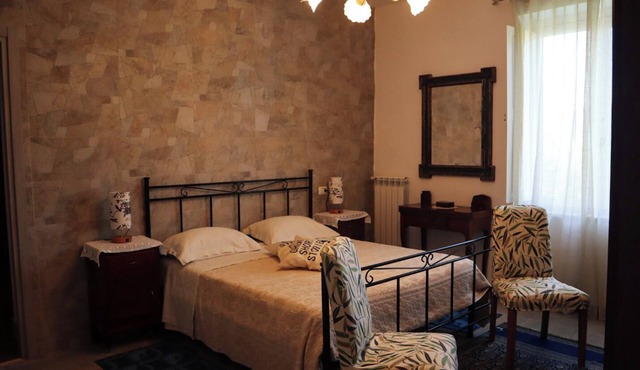 CIMORELLI HOLIDAY HOME SURROUNDED BY OLIVE TREES IN THE VENAFRO PLAIN