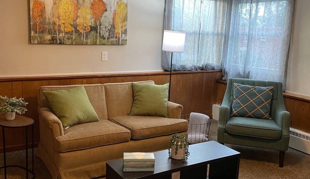 Clean Apartment close to 80/94, I65 Lake Station 2751 DeKalb 1 bed
