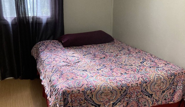 Clean private bedroom ☺️ Quite area couple minutes from downtown