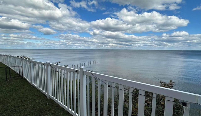 Cliffside Chesapeake Bay Cottage: Pet-friendly, Easy DC Drive