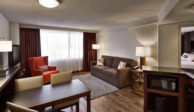 Close to National Cathedral & Shops | Breakfast | 3 Cozy Units in Chevy Chase
