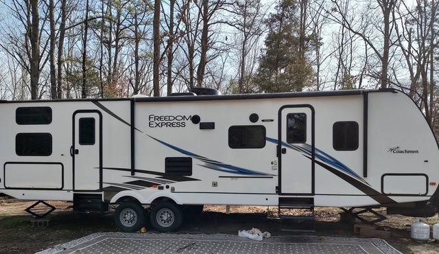 Coachman Freedom Express at the Cabin in the woods