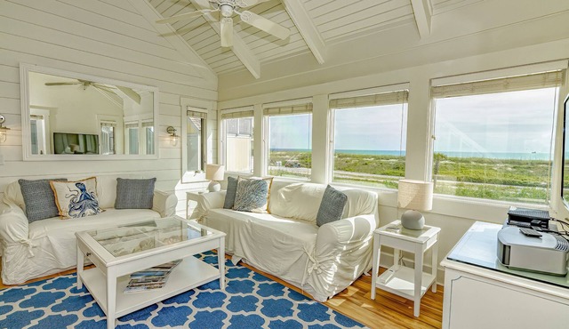 Come stay at '1 Vitamin Sea'! Enjoy ocean views, two golf carts, and access to the BHI club.