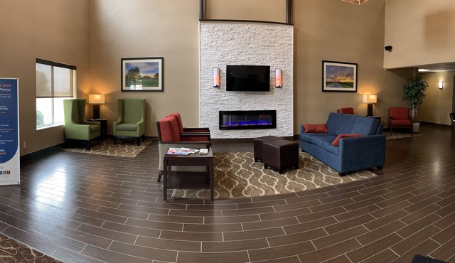 Comfort Suites Auburn near I-69