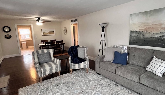 Comfortable 2BR Home Minutes to Dining & Hospital
