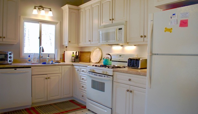 Comfortable and contemporary 3 Bed, 2 bath home in a great location.