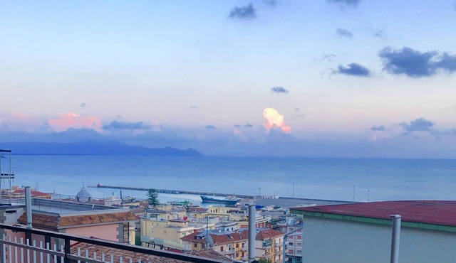Comfortable apartment with terrace overlooking the sea, near the beach and the city center