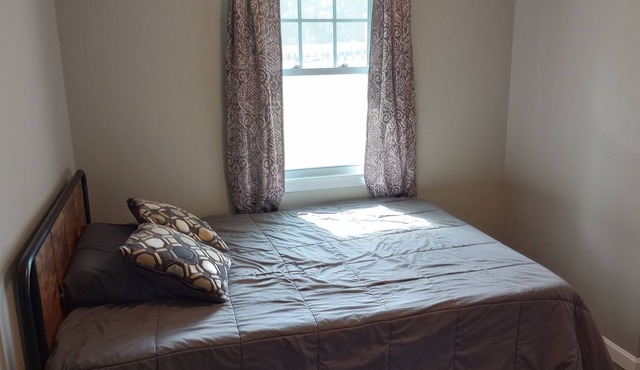 Comfortable Private Rooms near Congamond Lakes in Southwick