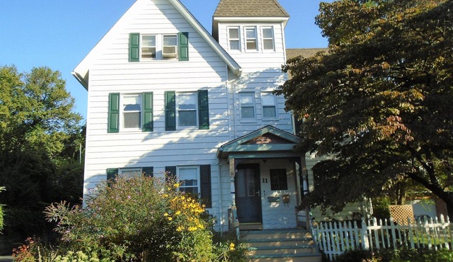 Comfy Home for Solo Travelers - 1 BR APT w/Full Kitchen, Near All Amenities