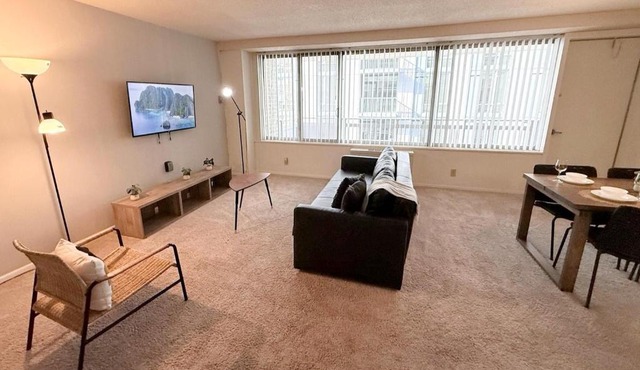 Contemporary Apt Near DC Gym, Metro & More!
