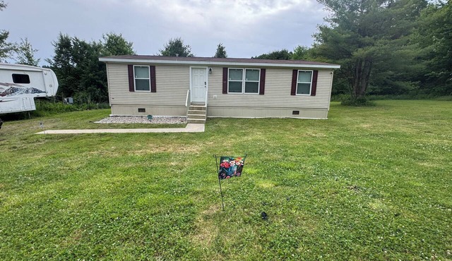 Country classic w/ a modern twist 3 bedroom, 2 bathroom home