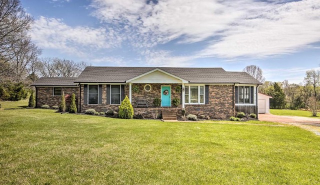 Country Home w/Fire Pit: 40 Mi to Nashville!