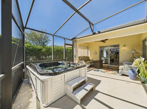 Courtyard Villa with Spa in Belvedere