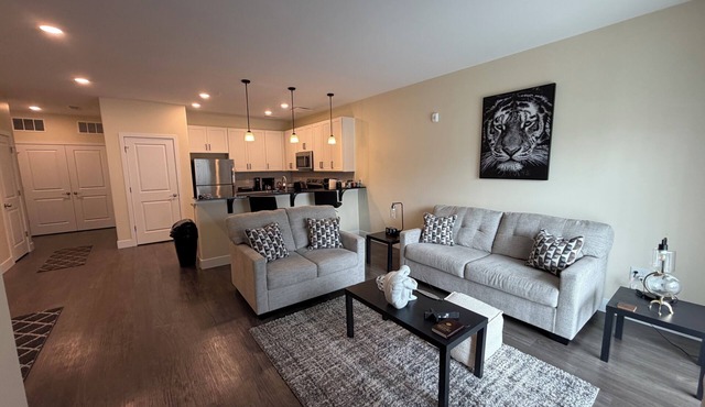 Cozy 2-bedroom apartment in Dover, walking distance to the Motor Speedway.