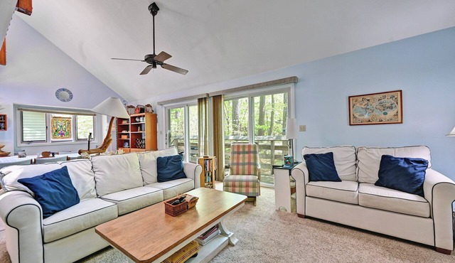 Cozy 3 bedroom 2 bath beach house with private setting! Pool, Trolley, Wifi, Beach Town!