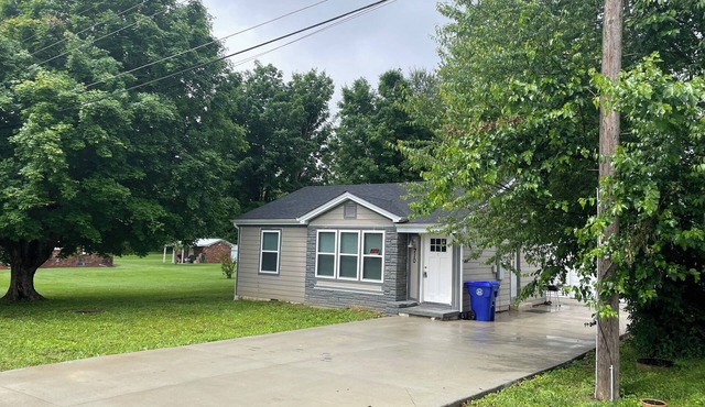 Cozy cottage home 2 bedroom 1 bath