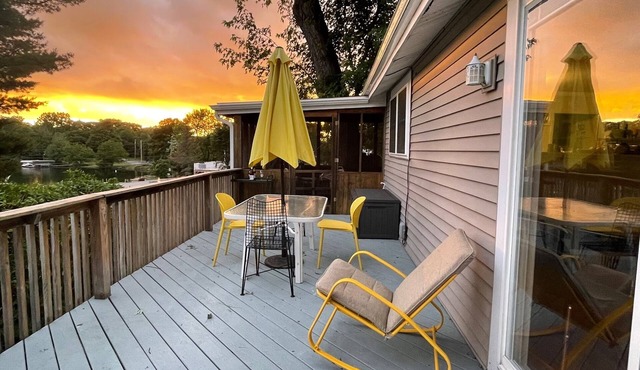 Cozy Hudson Valley Lake Cottage :4 Kayaks + a Canoe, 400 acre Lake