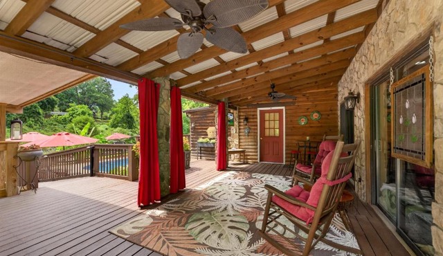 Cozy, Pet-Friendly Retreat in Hickory w/Fire Pit!