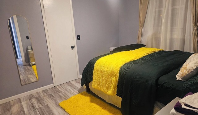 Cozy & Roomy Apt close to all