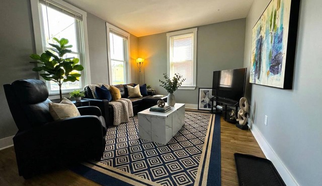 Cozy unit, King bed & laundry