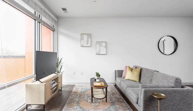 CozySuites I Trendy 1BR, Bottleworks Indy #1