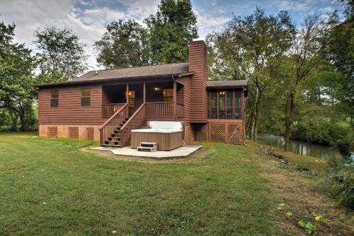 Creekfront Cabin Near Chattanooga w/Hot Tub!