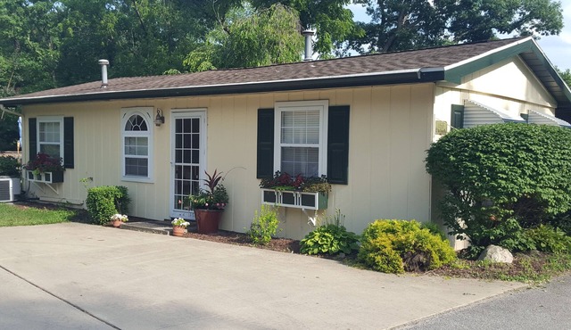 Cute Cottage on Lake Freeman, Private Beach, Boating Paradise, Relaxing Get-Away