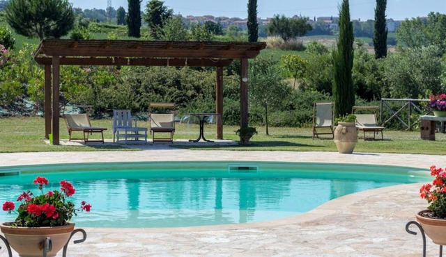 Dancing Flower Villa with Jacuzzi and Gazebo