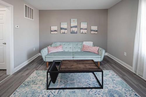 Delightful airy remodeled 1 1 Elsas