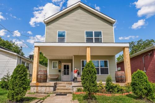 Derby- Bourbon Trail 4BR Pool Table Villa