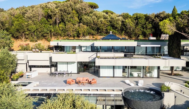 Designer villa with panorama, welness, hot tub, cinema, beach