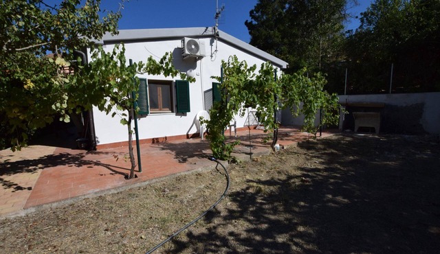 Detached villa with recently renovated garden