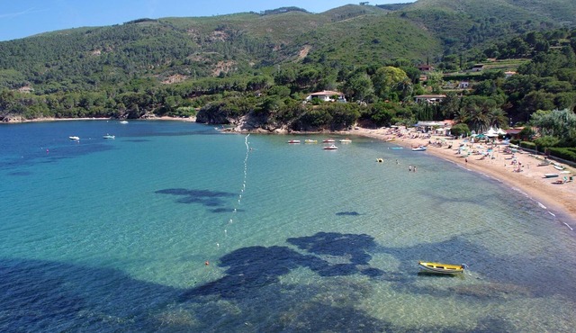 Detached villa near the sea