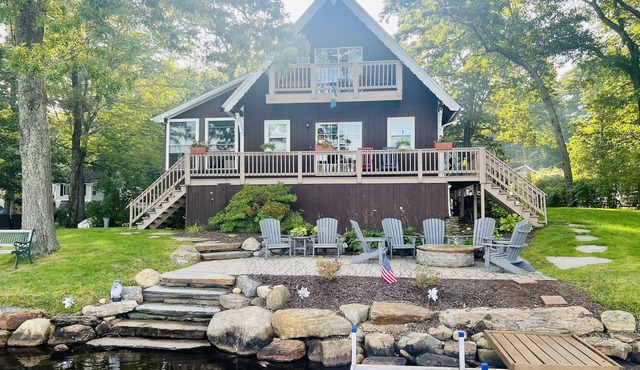 Direct waterfront Lake House, stunning views Sleeps 8 on a private PENINSULA!