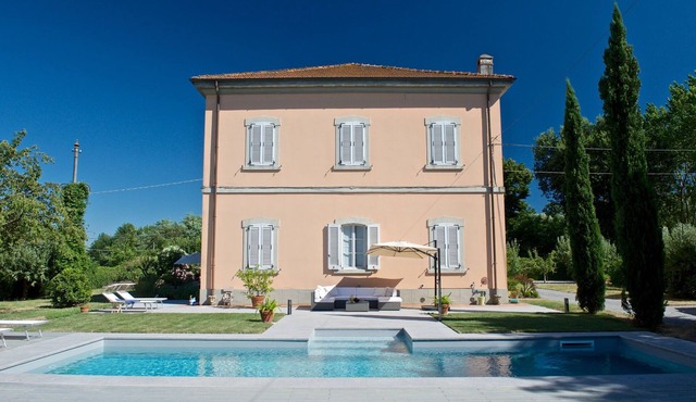 Dream Living with private pool, near Lucca and the sea. Large orchard. WI-FI