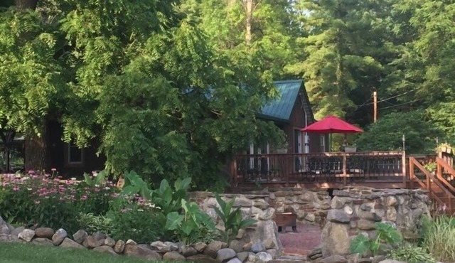 Eagles Rise Cabin on Sugar Creek with hot tub