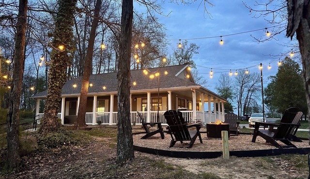 East Fork Lake Lodge steps away from private boat dock