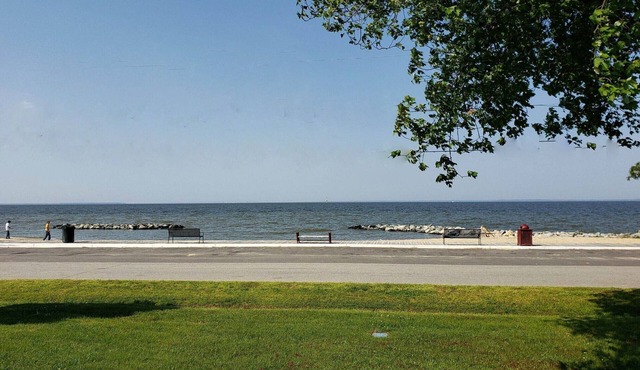 Eastern Shore beach cottage get-away