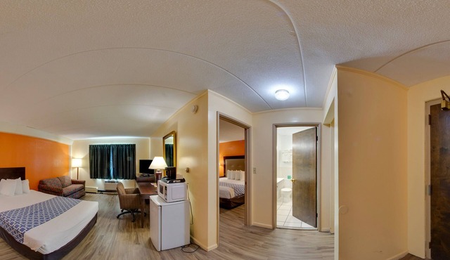 Econo Lodge Inn & Suites Windsor Locks Bradley Airport