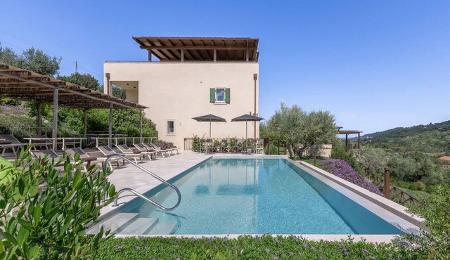 Elegant and comfortable villa with a private pool, only 10 minutes from the beaches of Grottammare