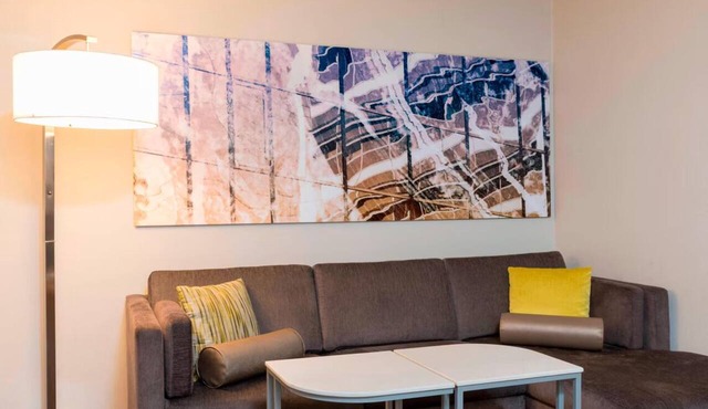 Enjoy A Clean & Quiet Suite w/Kitchenette & Pool | Minutes from O'Hare Airport