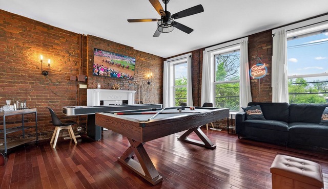 Entire Game Loft for 16, Walk to Nulu