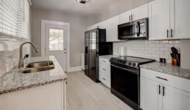 Entire home Beautiful remodeled bluegrass bungalow
