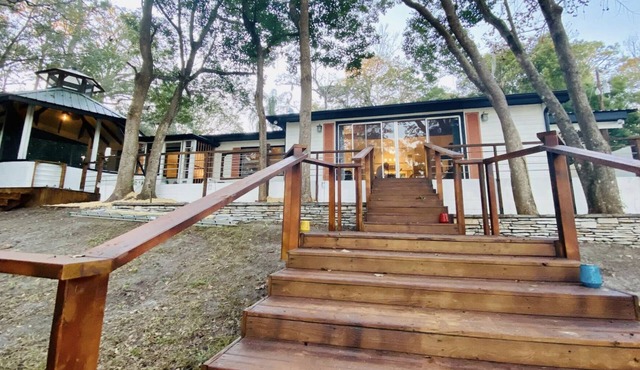 Equestrian Lakefront Cottage