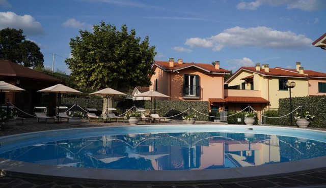 esiloM Aparthotel