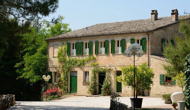 Exclusive villa for 15 people with swimming pool 15 km to the sea
