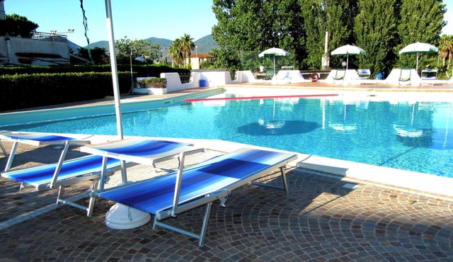 EXCLUSIVE APARTMENT WITH SWIMMING POOL 4 BEDS * * Free WIFI *