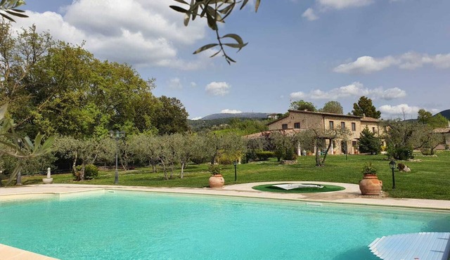 Exclusive Farmhouse with Pool in Large Green Park - 4/9 Guests