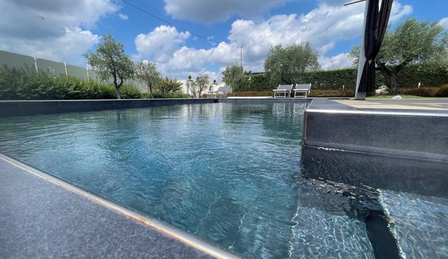 Exclusive Tuscan Villa with Black Pool & Jacuzzi